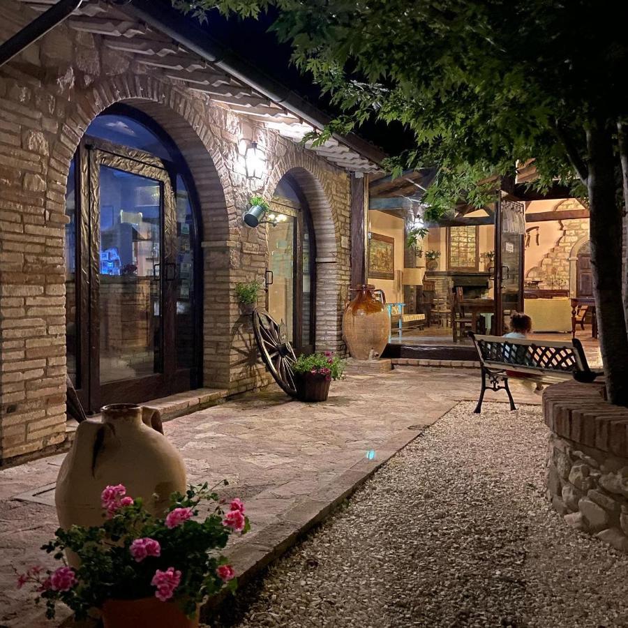 Agriturismo Le Querce Di Assisi Villa Bagian luar foto